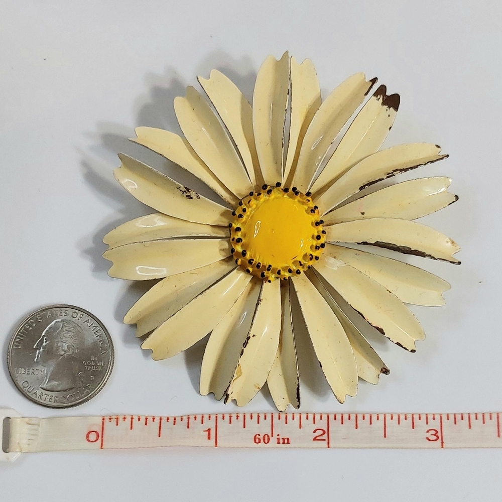 Vintage Flower Brooch group - Picture 3 of 11